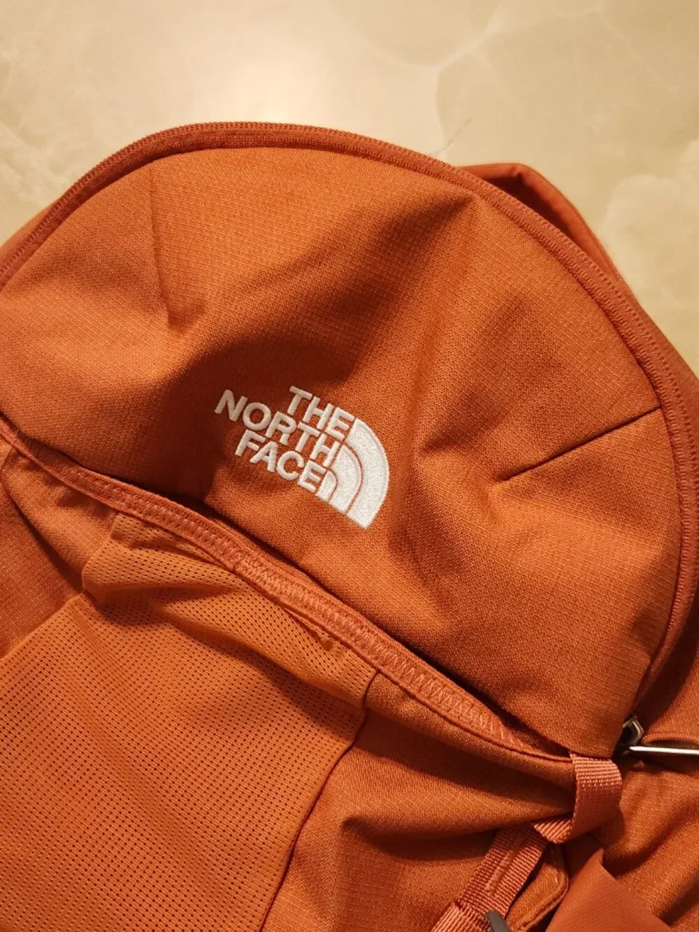 THE NORTH FACE Women's Backpack Recon 30 Liter, Mars Dust Dark